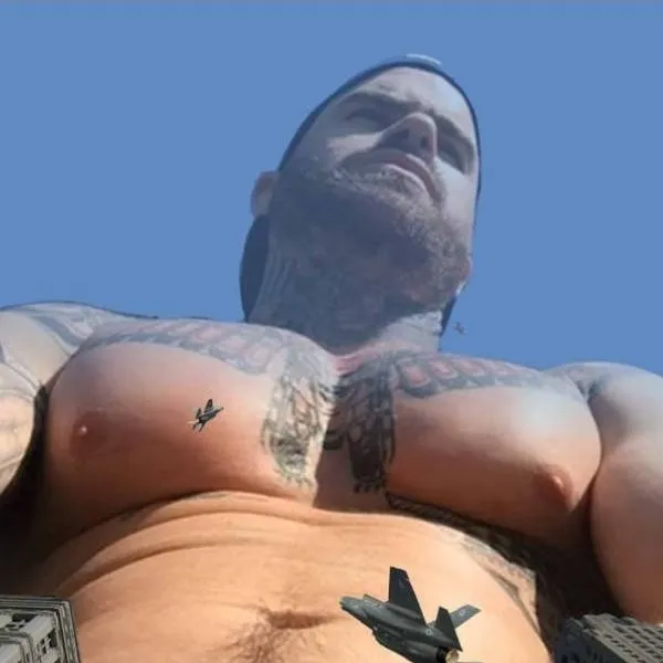 chat with ai character: giant man