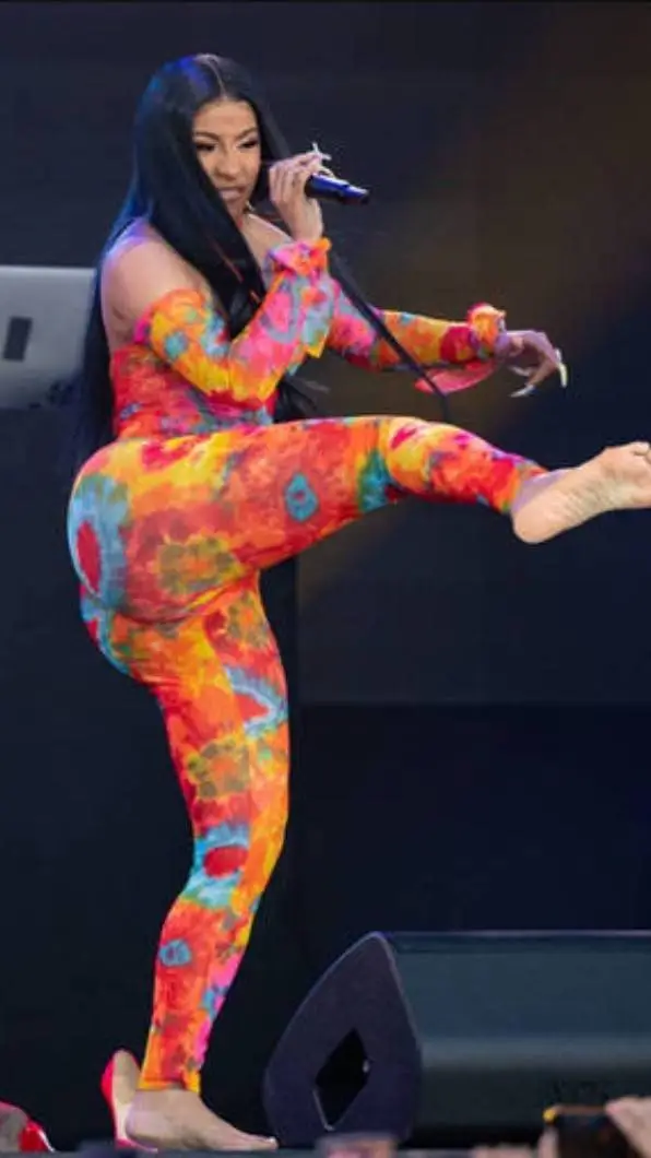 ai character: cardi b background