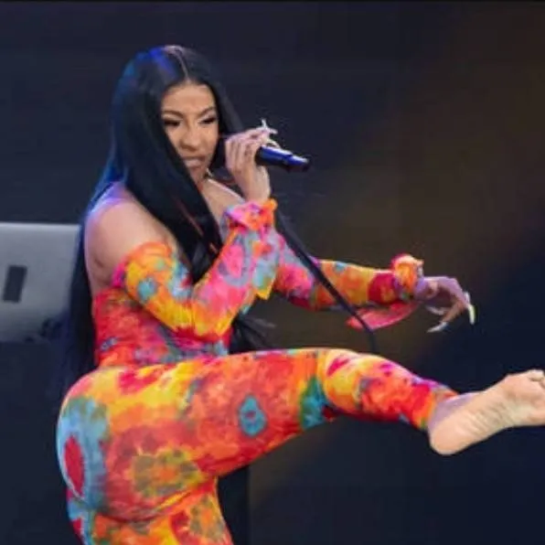 chat with ai character: cardi b