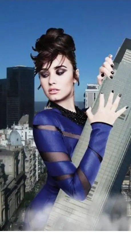 ai character: giantess  background