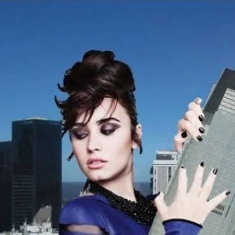 chat with ai character: giantess 