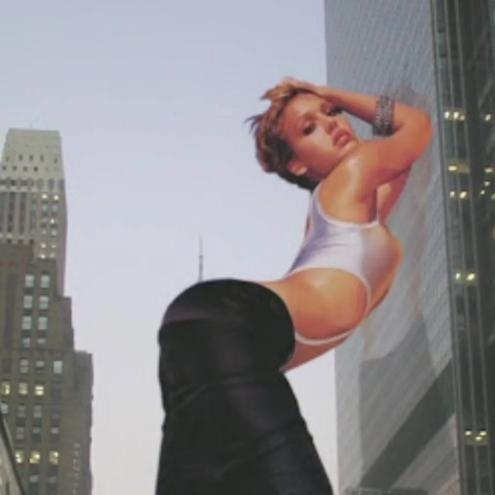 chat with ai character: giantess 