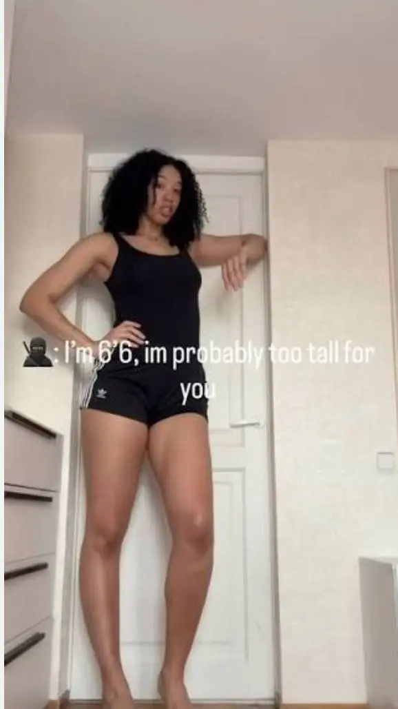 ai character: giantess  background