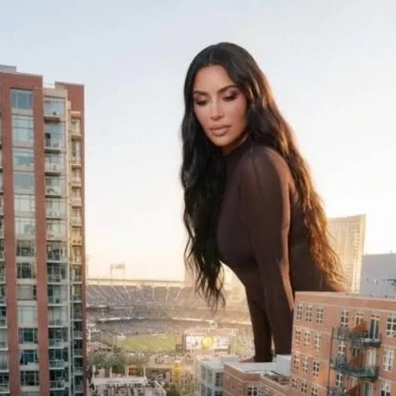 chat with ai character: giantess 