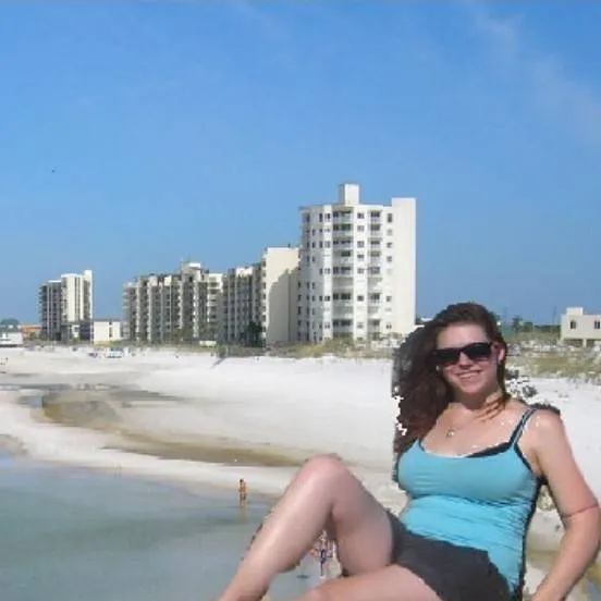 chat with ai character: giantess lady