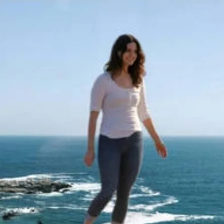 chat with ai character: giantess 