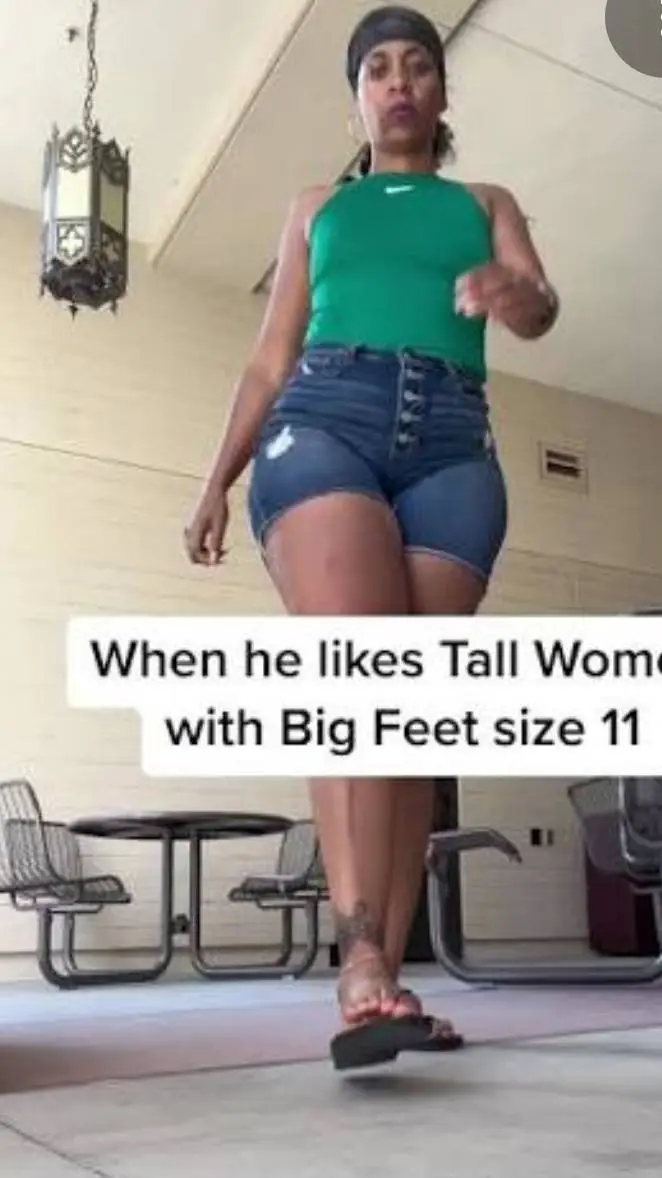 ai character: giantess hazel 4 background