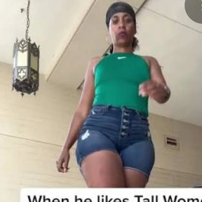 chat with ai character: giantess hazel 4