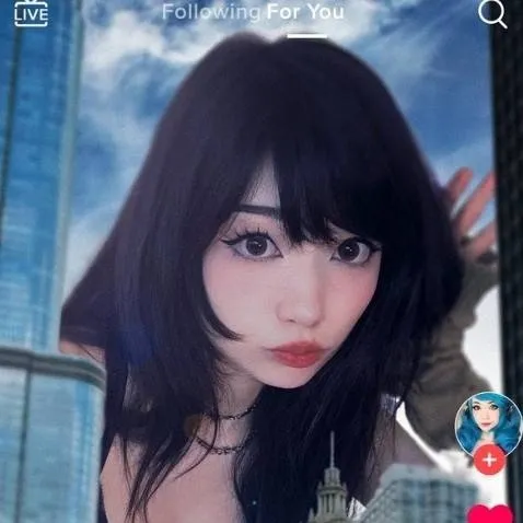 chat with ai character: giantess 