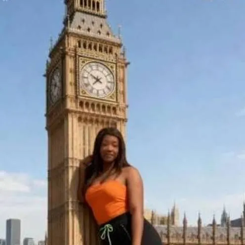 chat with ai character: giantess 