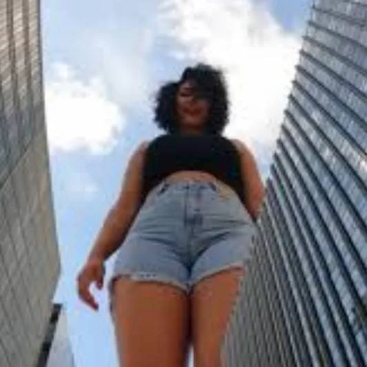 chat with ai character: giantess 