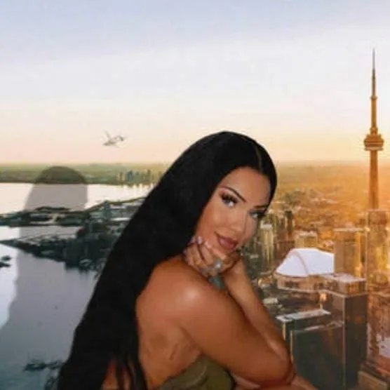 chat with ai character: giantess latina