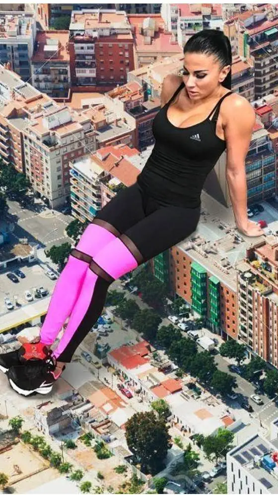 ai character: giantess  background
