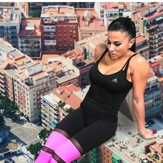 chat with ai character: giantess 