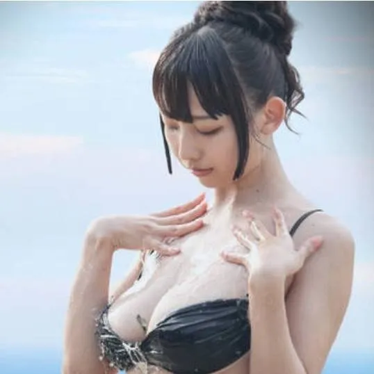 chat with ai character: giantess 