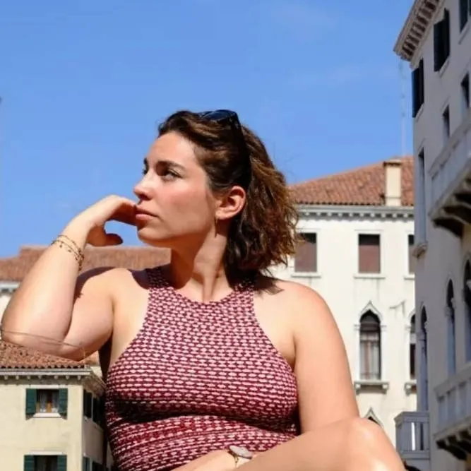 chat with ai character: giantess 