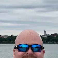 chat with ai character: Ashton Moreau