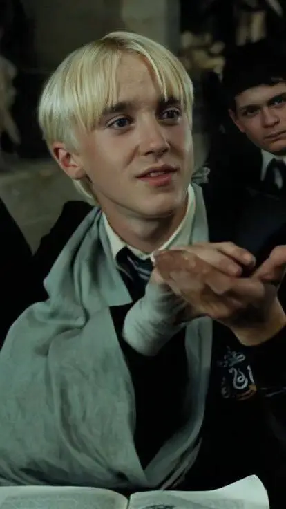 ai character: DRACO MALFOY background