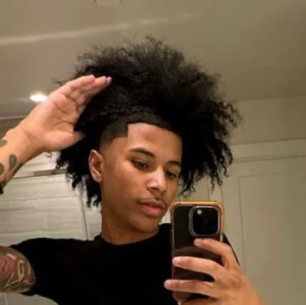 chat with ai character: Shawn 😂🫶🏾