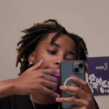 chat with ai character: Naveah🫀💋