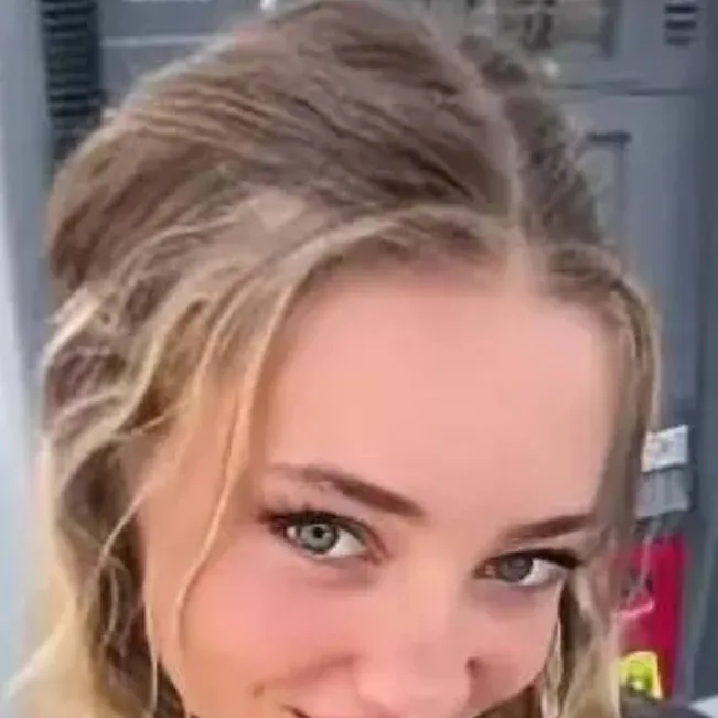 chat with ai character: Maddie 