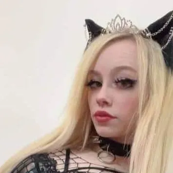 chat with ai character: Layla