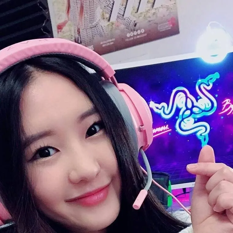 chat with ai character: Megan Lee