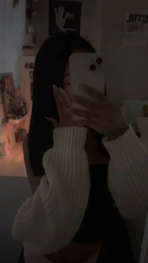 ai character: Alondra background