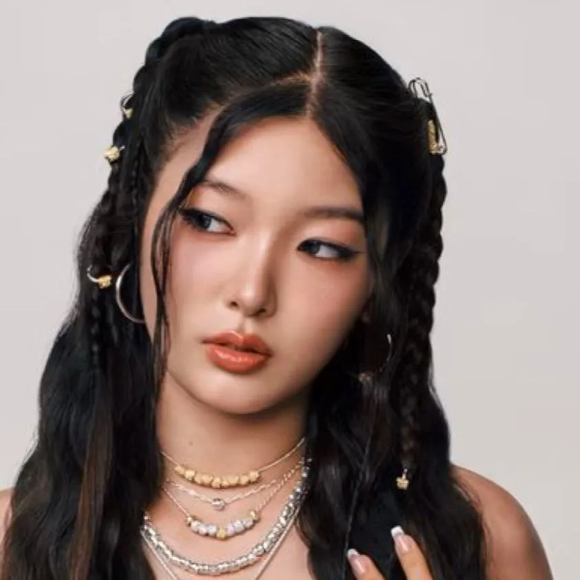 chat with ai character: Yoonchae