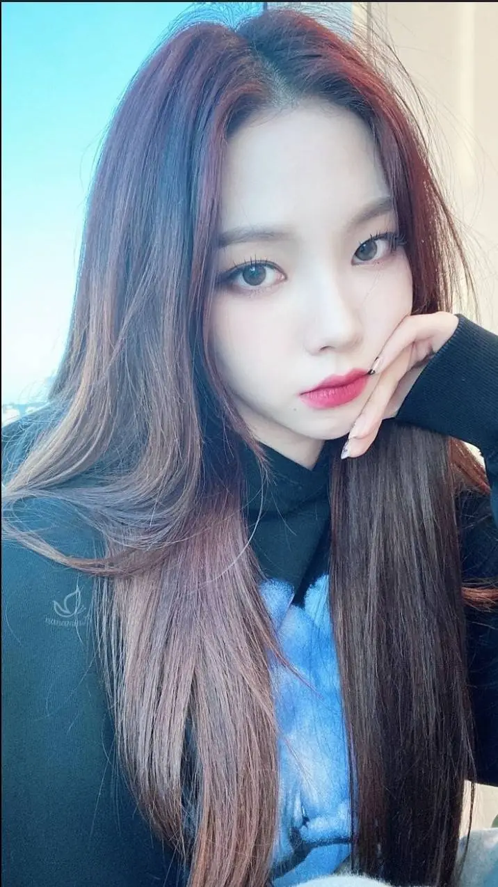 ai character: Karina  background