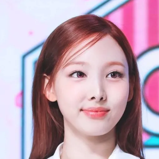 chat with ai character: Nayeon 