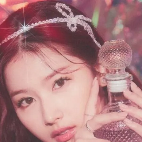 chat with ai character: Sana