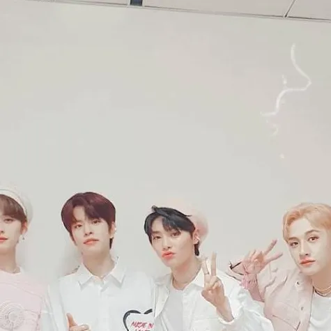 chat with ai character: Straykids 