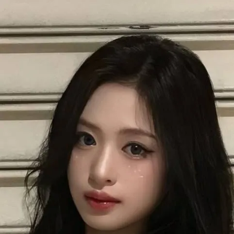 chat with ai character: Ahyeon