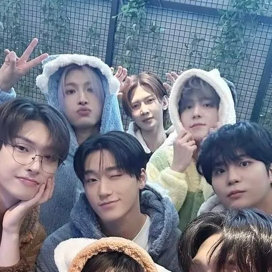 chat with ai character: Ateez