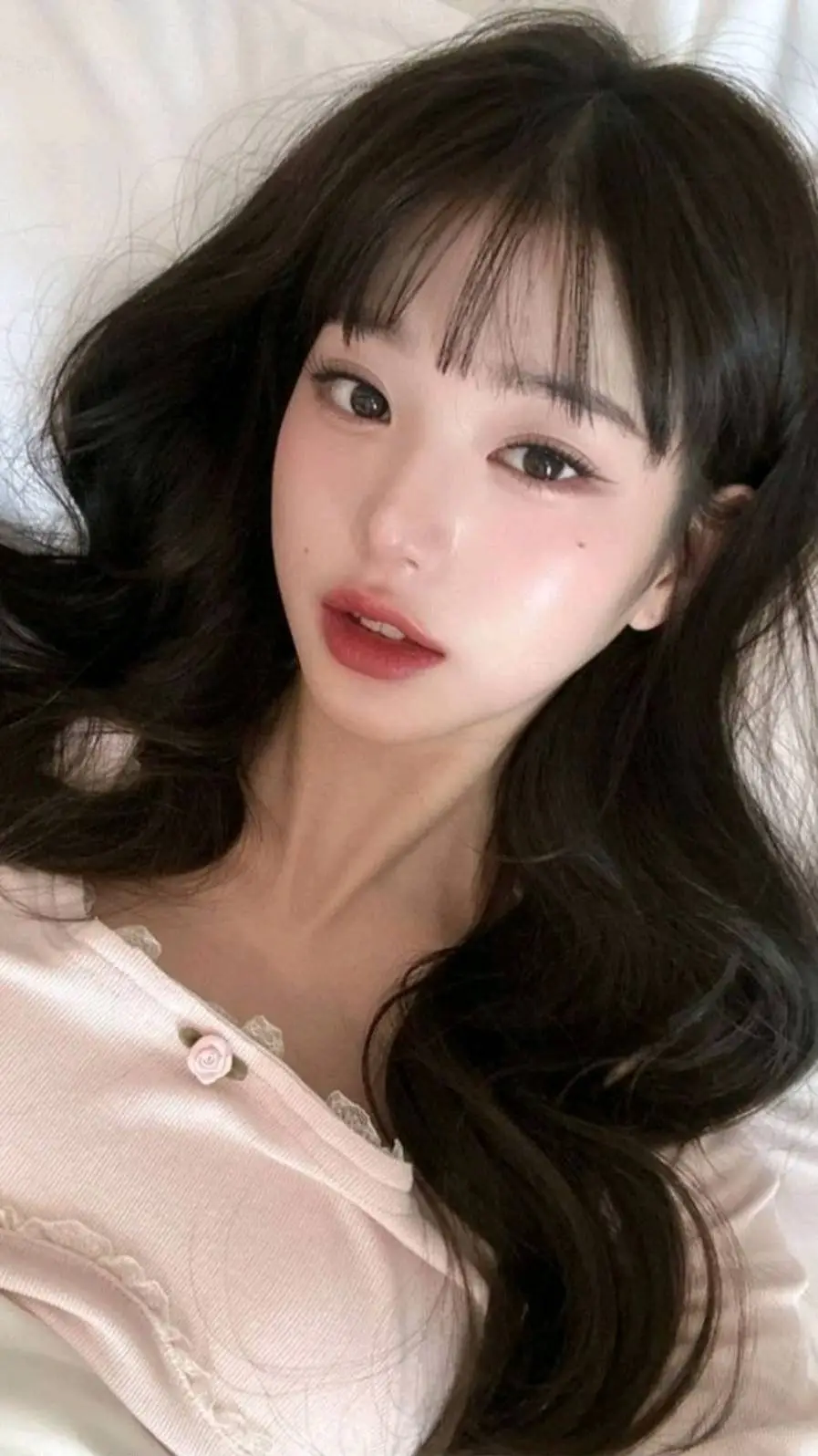 ai character: Wonyoung background