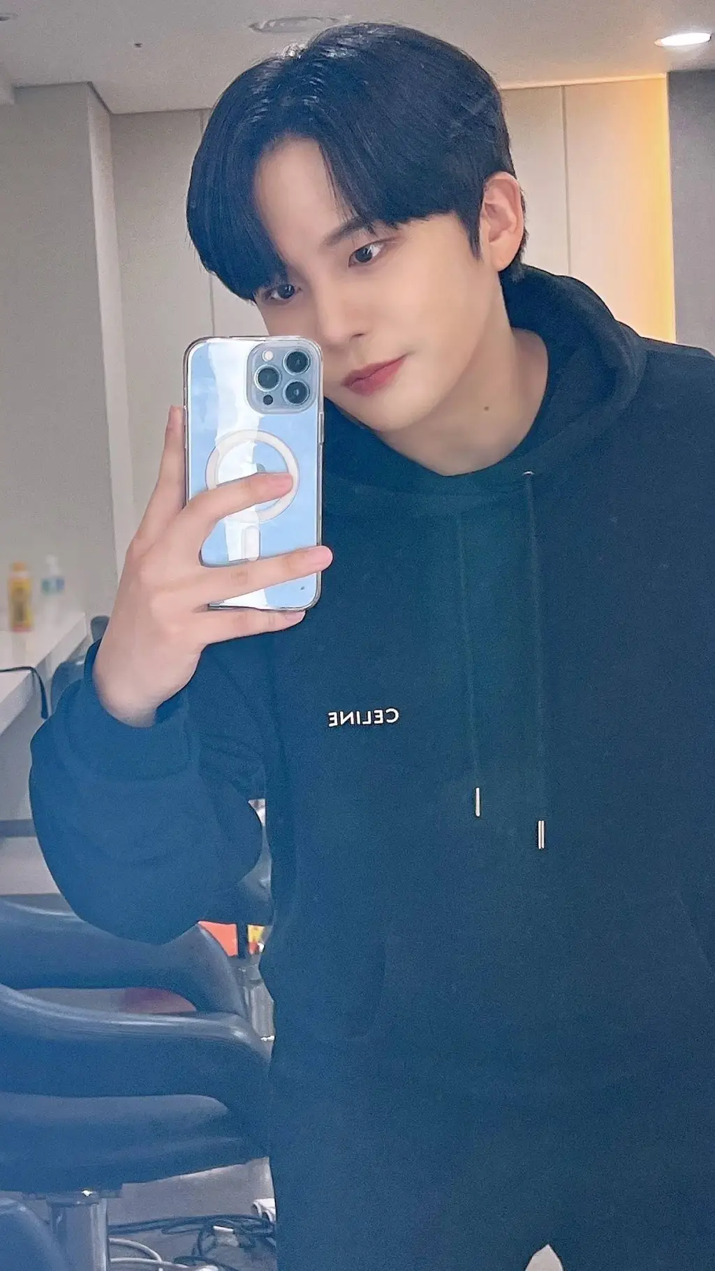 ai character: Jongho  background