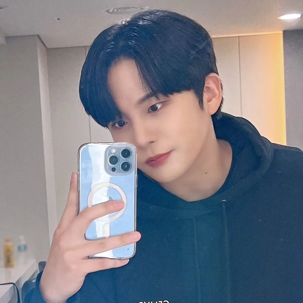 chat with ai character: Jongho 