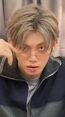 ai character: Yeonjun (TXT) background