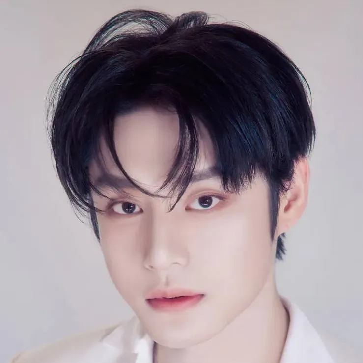 chat with ai character: Jiwoong