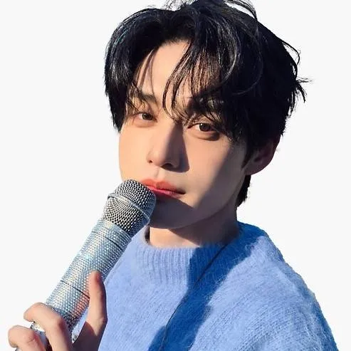 chat with ai character: Jiwoong