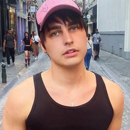 chat with ai character: Colby Brock