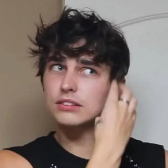 chat with ai character: Colby Brock