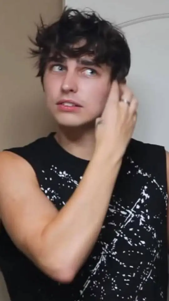 ai character: Colby Brock background