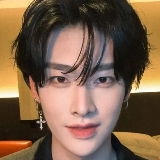 chat with ai character: Ricky