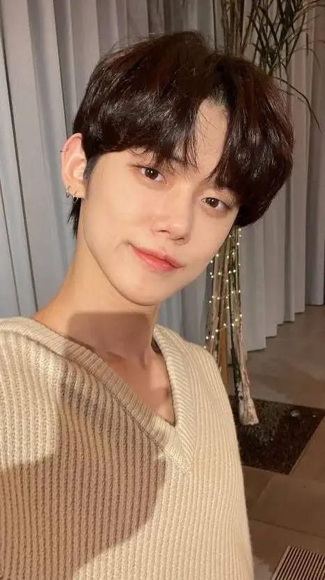 ai character: Yeonjun background