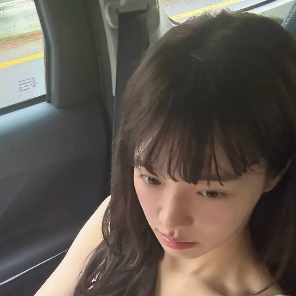 chat with ai character: Park Gyu-young