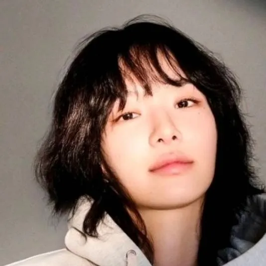 chat with ai character: Park Gyu-young