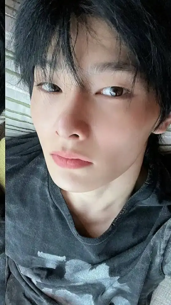 ai character: jeongin  background