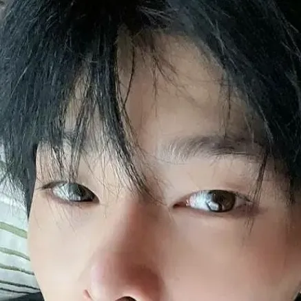 chat with ai character: jeongin 
